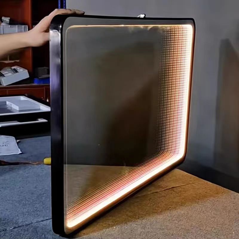 伊洛维特方形金属隧道酒店镜子