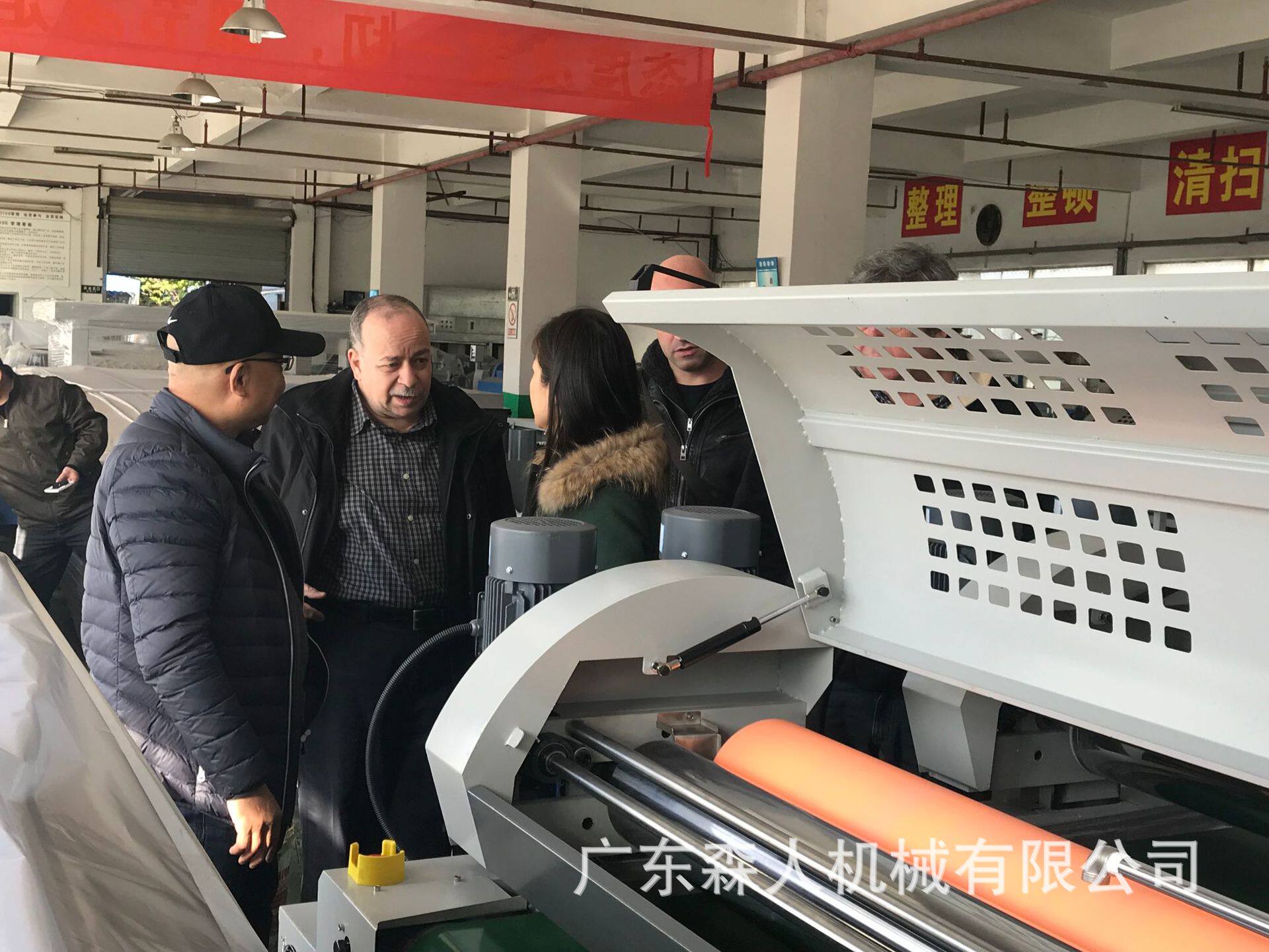 密度板四八尺大板UV透明腻子底漆白色色漆滚涂机滚涂线