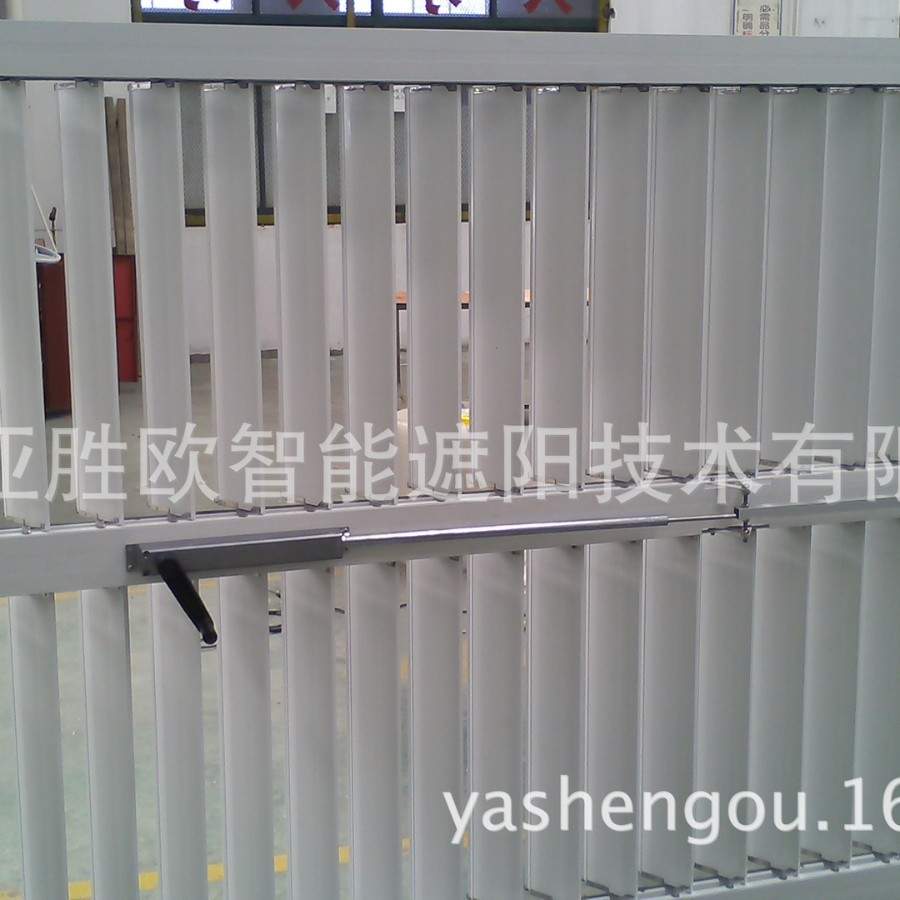 供应手摇铝合金百叶窗防雨性能高窗户外形美观开启灵活方便