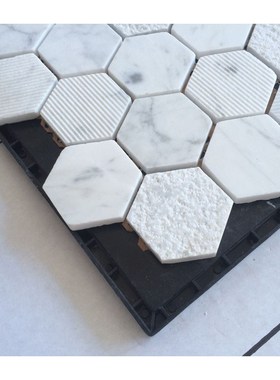 白色六角马赛克墙贴石材卡拉拉白六边形浴室荔枝面淋浴房瓷砖吧台