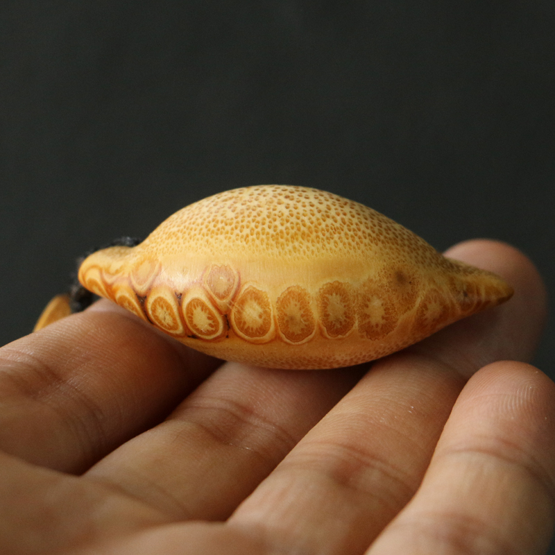 精品纯手工雕刻天然满钉老竹根水饺手把件竹雕挂件把玩竹根雕饺子