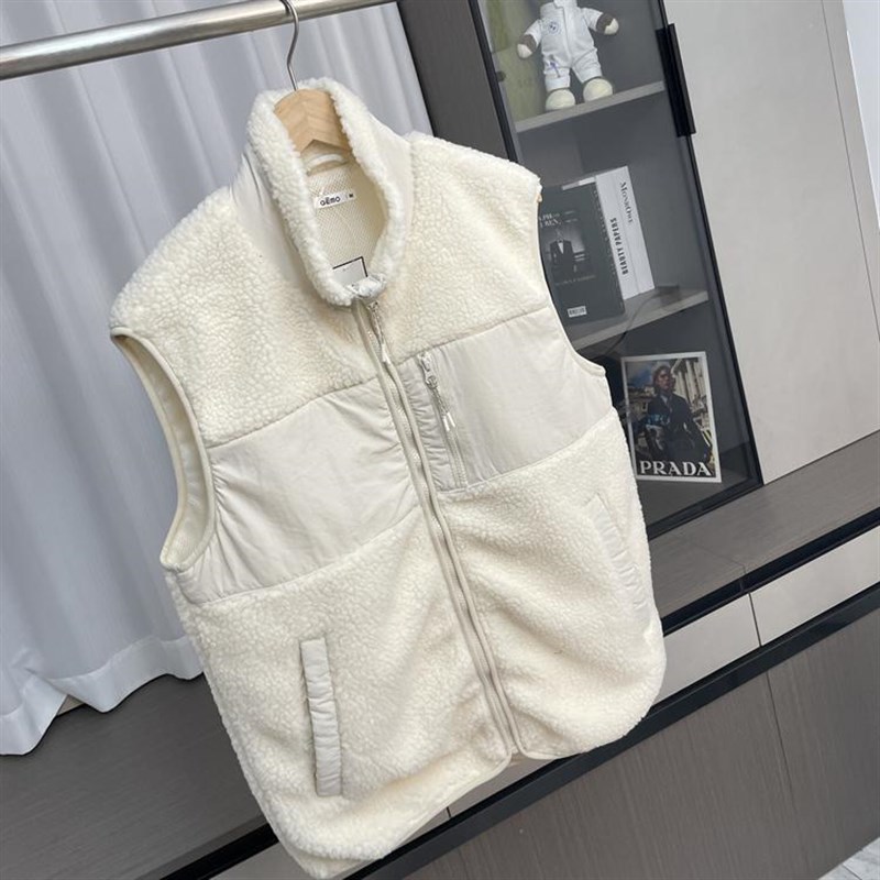 多国尾单 轻量户外羊羔绒保暖立领马甲 秋冬男女情侣休闲背心外套