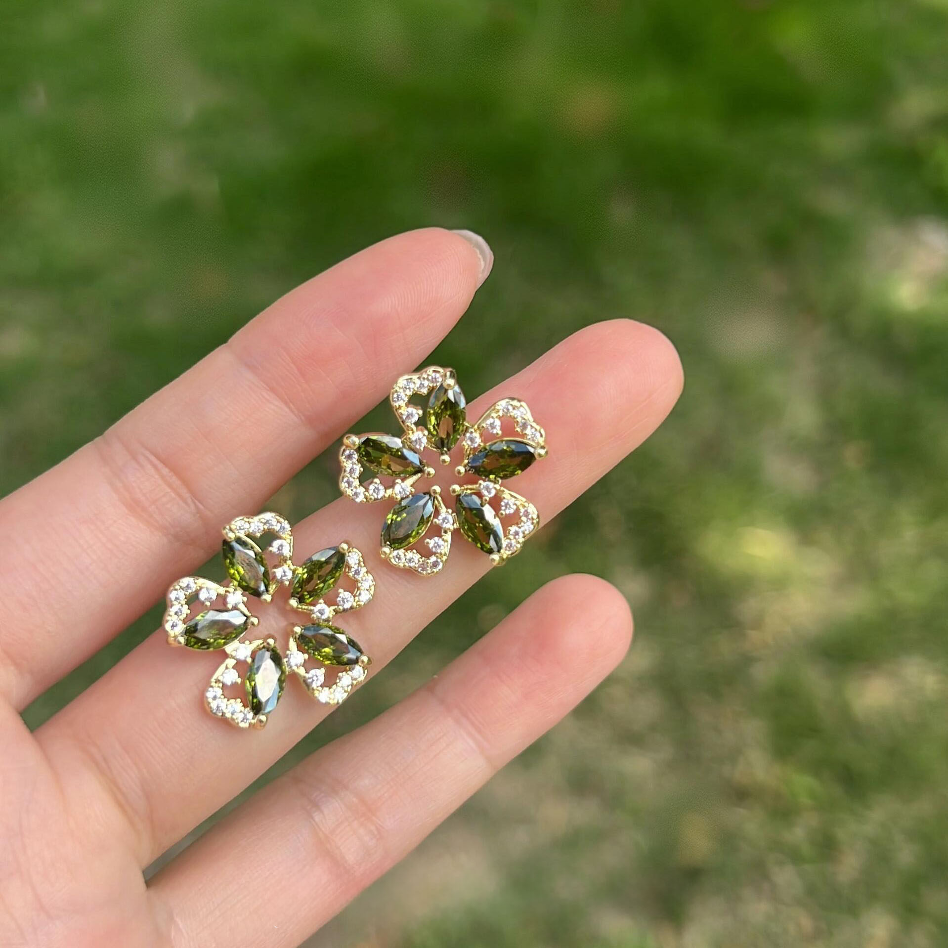 满钻锆石镂空花朵纯银耳钉法式