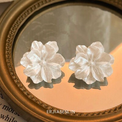 赵露思同款女白色花朵耳钉耳夹