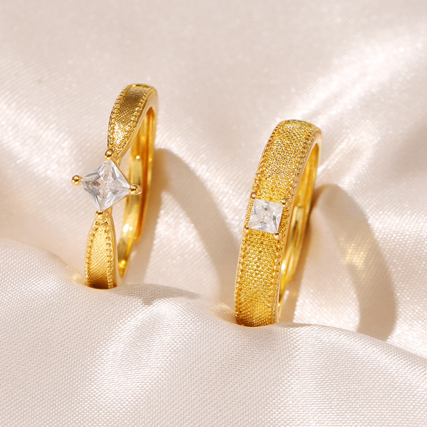 仿金色四爪方形戒指公主钻戒情侣仿真对戒结婚活口可调节一对道具