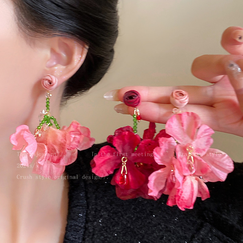 度假风红色玫瑰花朵耳钉女图片