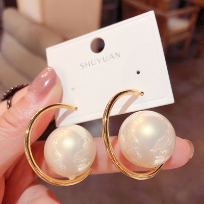 高级设计感夸张大气珍珠耳环耳饰