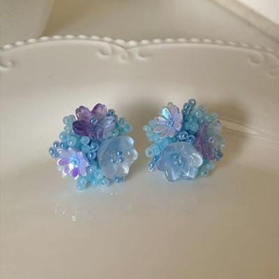 「人鱼的花篮」蓝串珠花朵耳钉