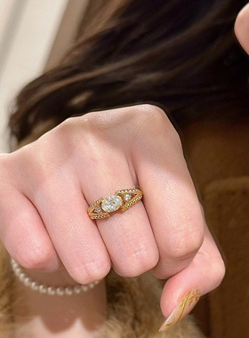 金色璀璨鸽子蛋戒指时尚精致轻奢