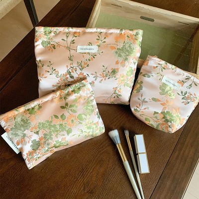 INS风花朵新款感化妆包护肤品便携收纳袋证件包洗漱包手拿包内胆