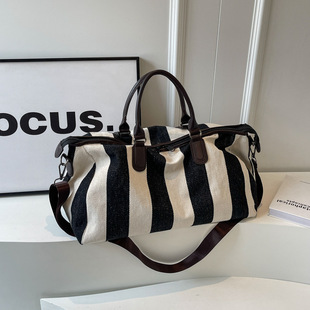 2024黑白条纹帆布包大容量短途旅行包男女同款健身包斜挎行李包