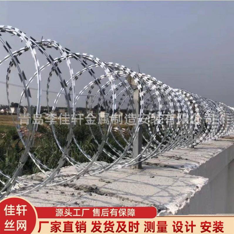 山东热镀锌刺丝滚笼台阶支架立柱刀片刺绳支架纵向拉筋刺绳厂家