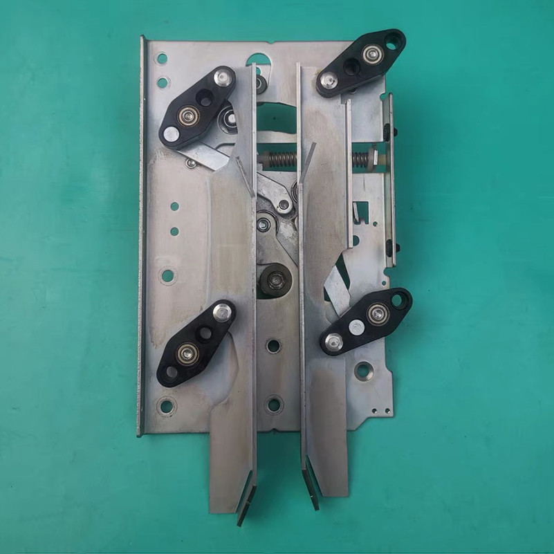 电梯一体式轿门闭锁XD-CS01/FWL-01无锁钩康力法维莱智菱新达门刀