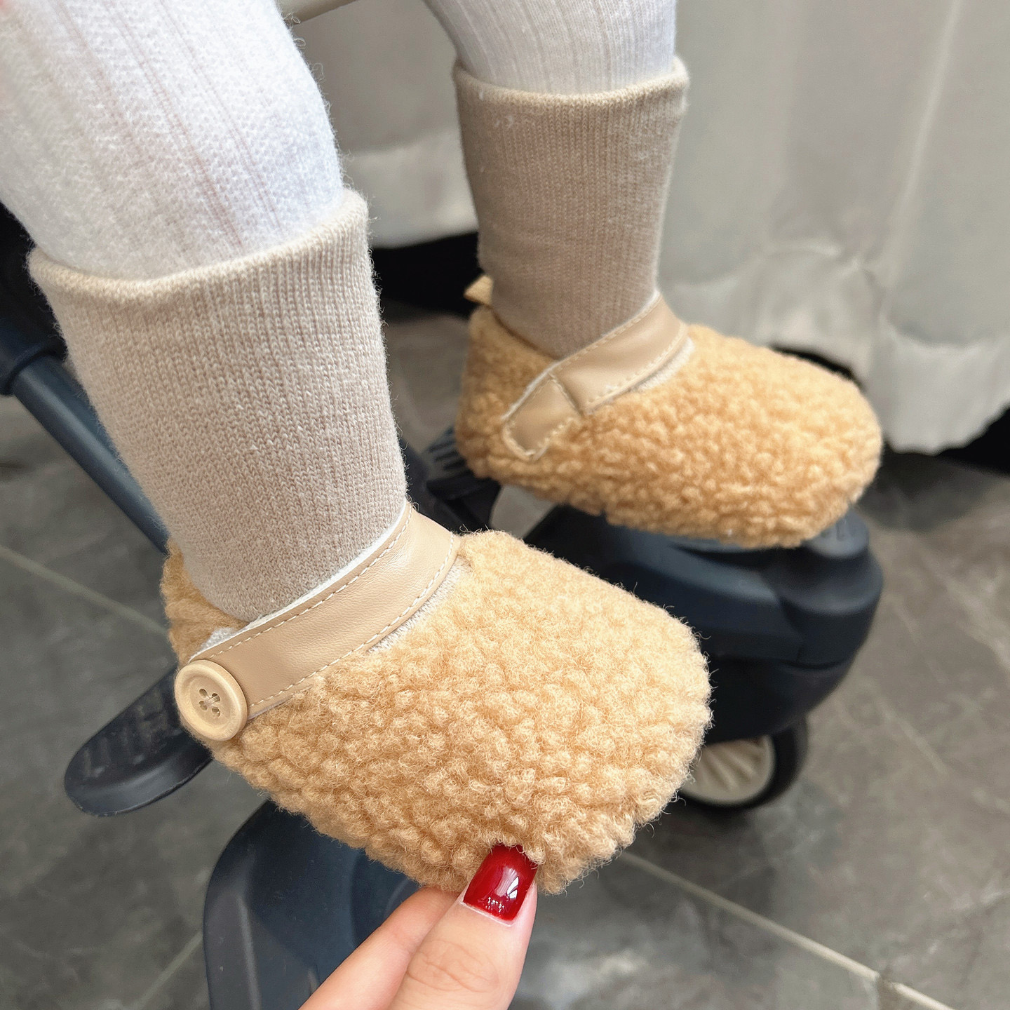 秋冬加绒加厚保暖步前鞋袜