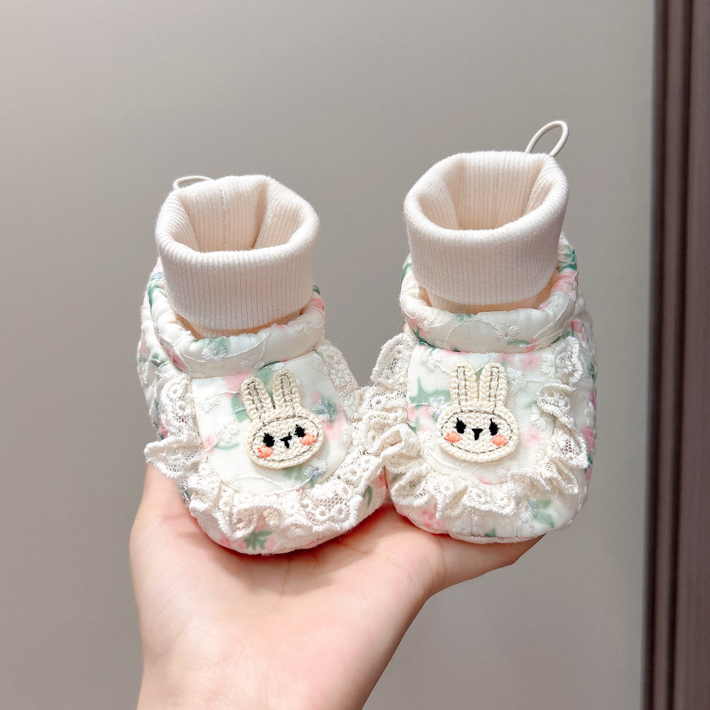 春秋冬婴儿软底防滑防掉步前鞋