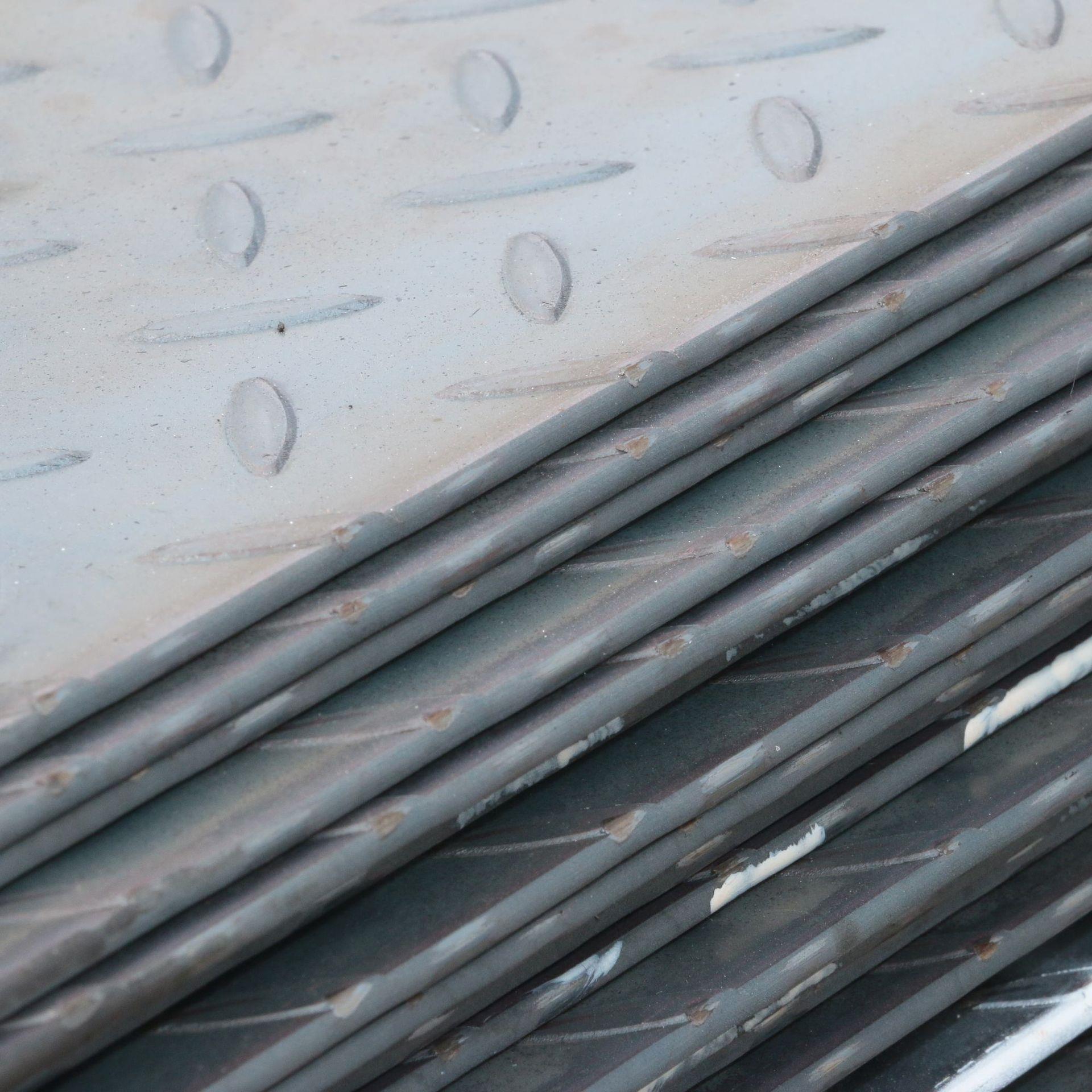 山东菏泽 花纹钢板 楼梯踏步板 8*1500 扁豆花纹卷板 车厢铺底用