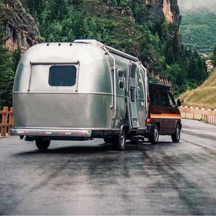 野炊露营地清风拖挂房车网红镜面车模型餐厅国产金属感清风房车