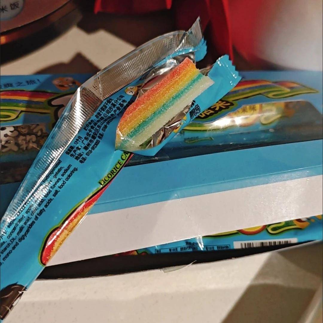 优卡酸软条夹心软糖可乐水果味凝胶糖果酸甜彩虹长条儿时零食糖果