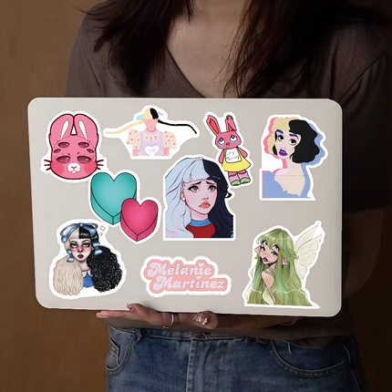 50张欧美歌手melanieMartinz海报贴纸DIY手机电脑充电宝笔记本行李箱桌面书架墙面遮丑水杯造景装饰防水贴纸