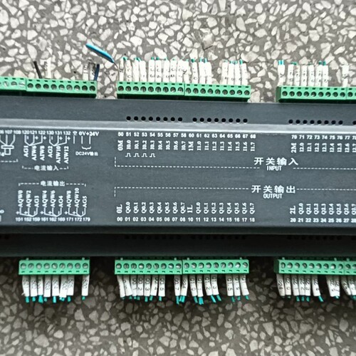 X7-201-64MR PLC模块，件，功能完好。实物如