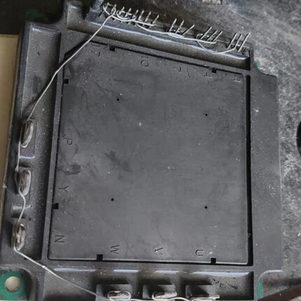 议价7D30A-050E JR。有个塑料柱子断了。功能是好的。