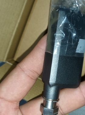 基恩士振动传感器全新的一个。型号gt2 h12kf,全新的，