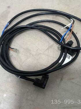 OMR0N槽型光电开关EE-SX951R两个30