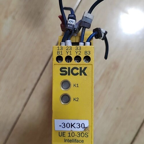 SICK西克UE10-3OS2D0安全继电器，议价出售议价