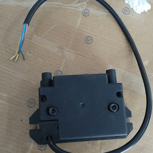 非标价XT-15A 鐢垫簮閫傞厤鍣� 220-240V 60VA 50/议价