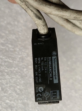 议价原装镜面反射光电开关XUM5ANCNL2。