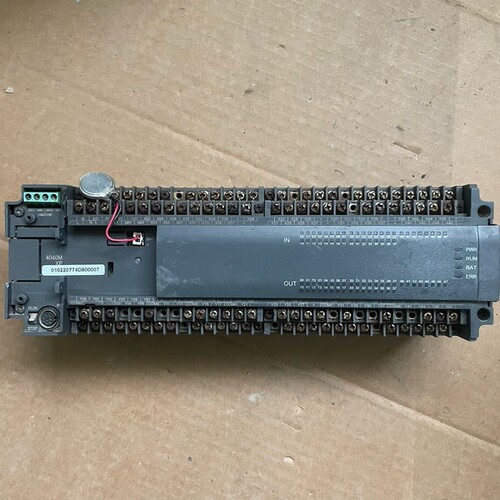 PLC控制器模块，型号:H2U-4040MR-8AB。故