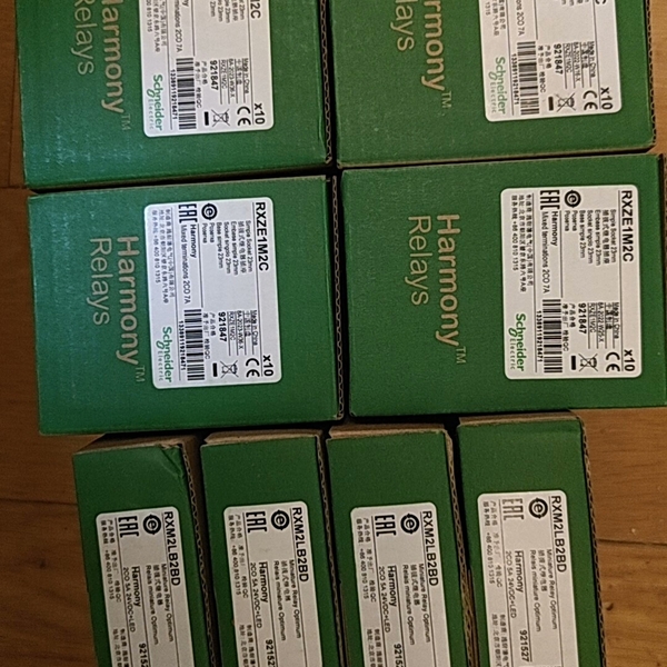 中间继电器RXM2LB2BD底座RXZE1M2C