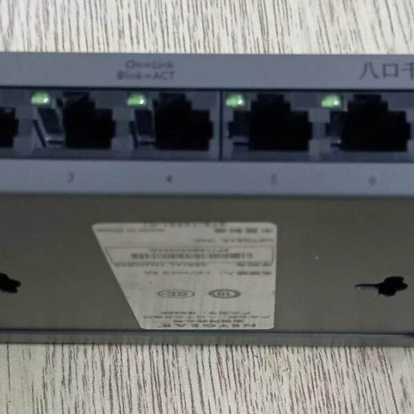 NETGEAR美国网件 GS308 八口千兆交换机。成色如图--议价商品