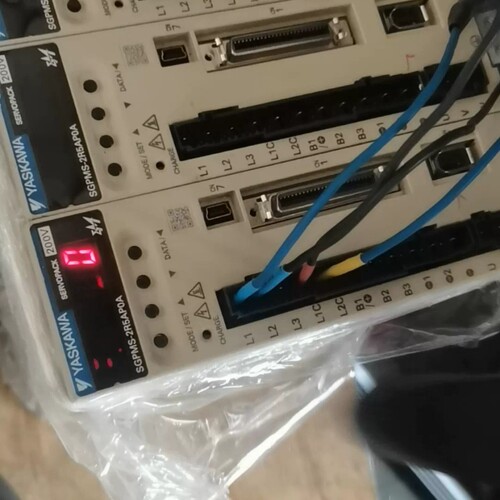 伺服驱动器SGPMS-1R5AP0A  300w两台，二议价
