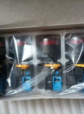 议价IDEC禾泉红色按钮YW1L-MF2E10Q4R，全新原装正