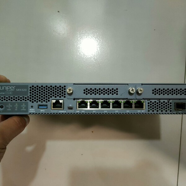 议价瞻博Juniper SRX320防火墙，全新无，小划痕，
