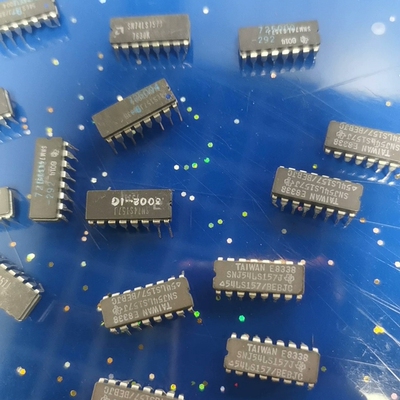 SNJ54LS157J有8个，SN74LS157J有5个，百