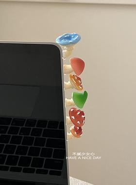 电脑长蘑菇！摆解公压好物电脑屏幕件办室桌班面64182装饰治愈系