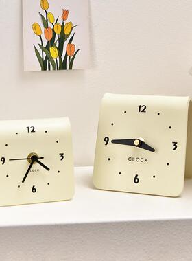 i卧ns奶风时钟摆件油客厅室钟表桌75623装饰品面家用床头静音台式