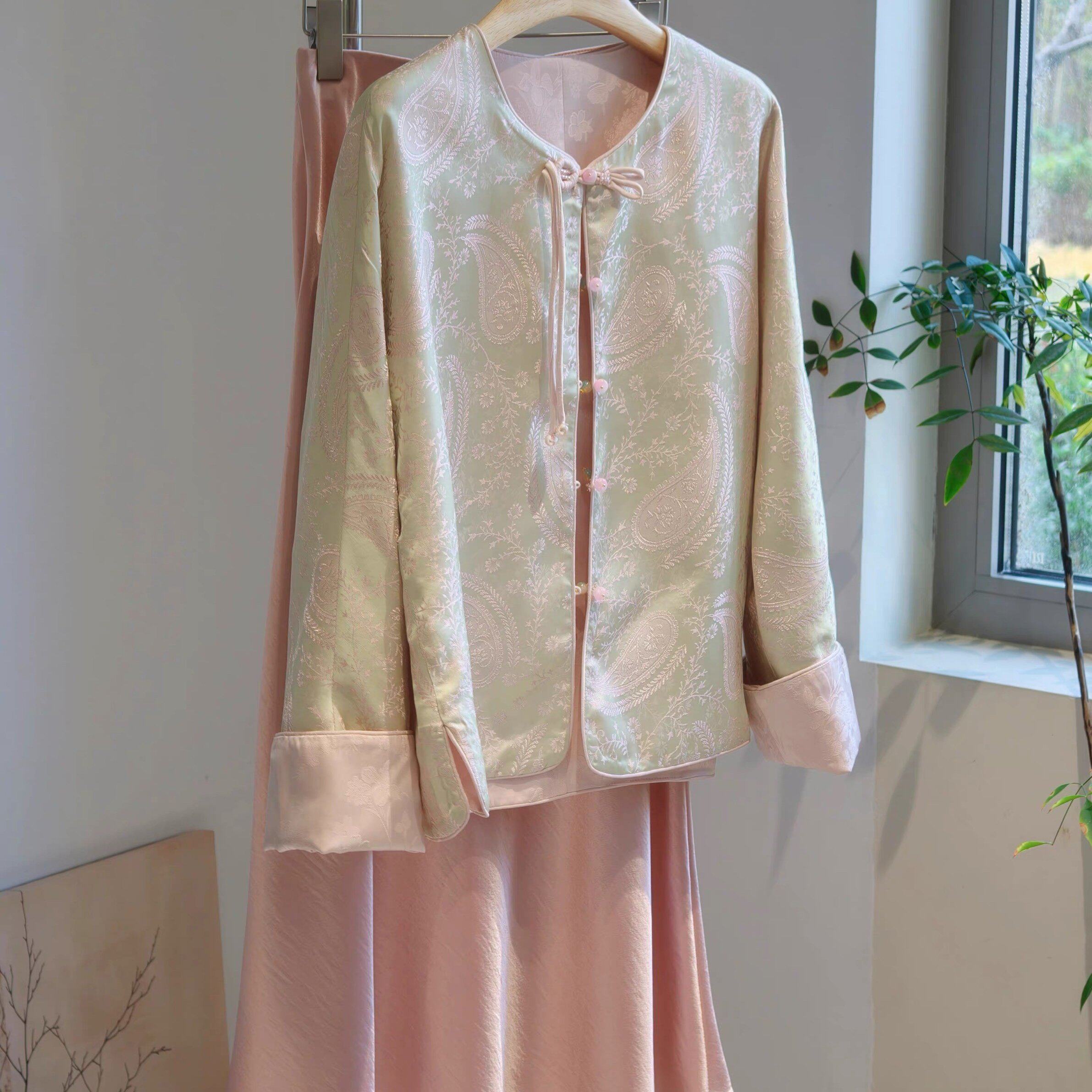 双面可穿新中式外套女2026春缎面提花撞色圆领国风盘扣上衣年轻款