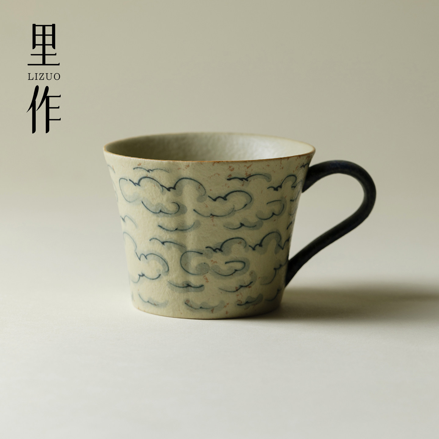 里作 复古青花火石手绘祥云咖啡杯家用带手把早餐杯办公室喝水杯
