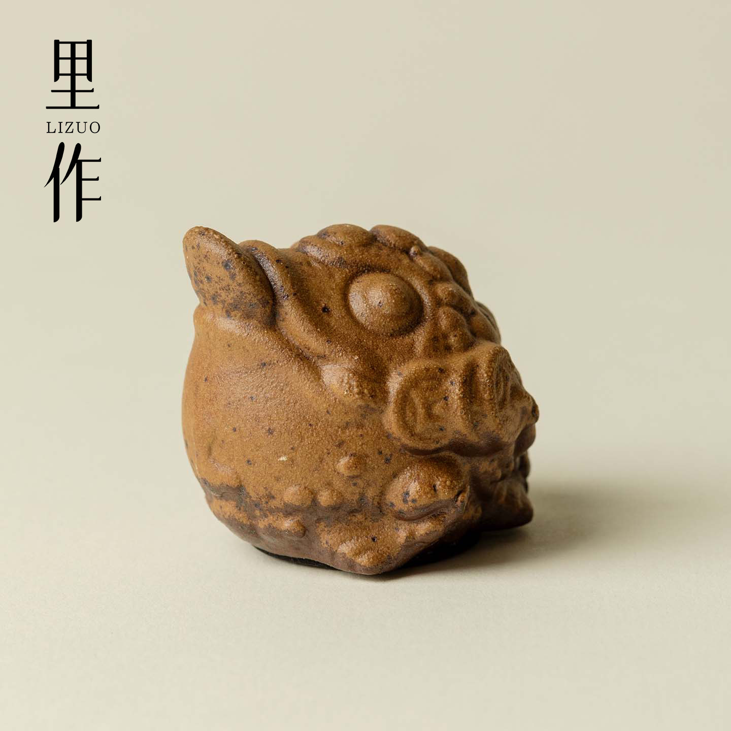 里作手工招财小金蟾茶宠摆件复古老岩泥酱釉茶玩家用创意茶桌装饰图片