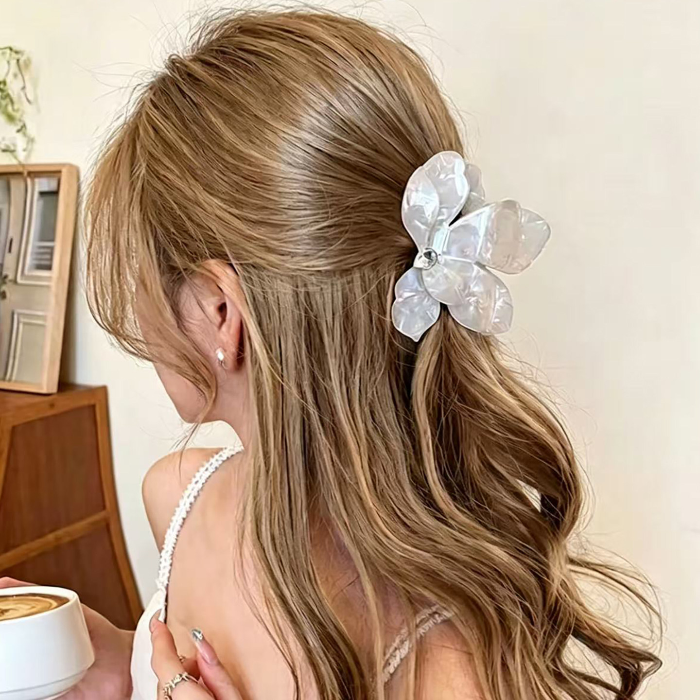温柔人鱼姬花朵抓夹女轻奢贝母花瓣鲨鱼夹高级感半扎发后脑勺夹子