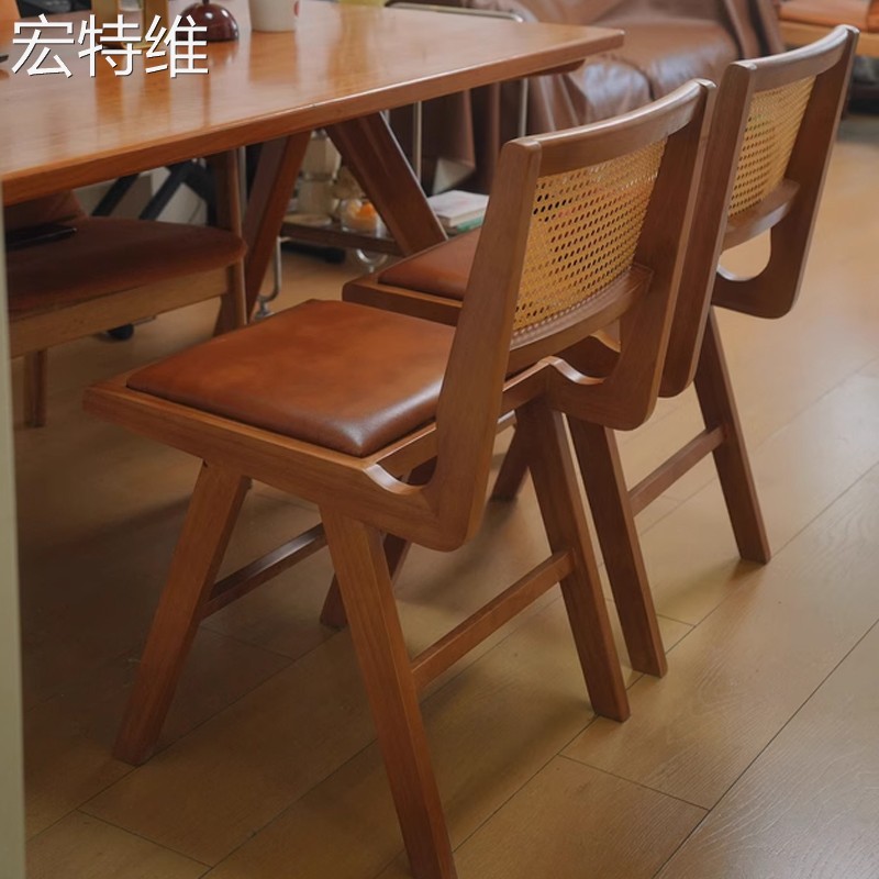 宏特维实木软包餐椅小户型家用藤编靠背椅子北欧网红设计师现代简约藤椅摆件饰品