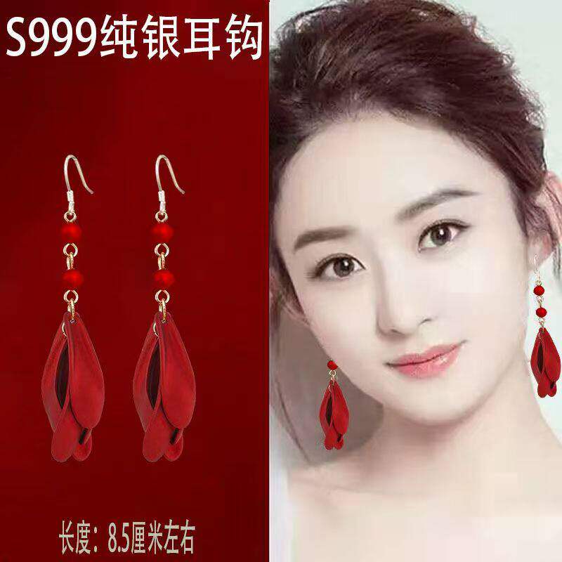 高级感红色花瓣耳钉新娘耳环2026新款爆款秋冬喜庆时尚过年耳饰女