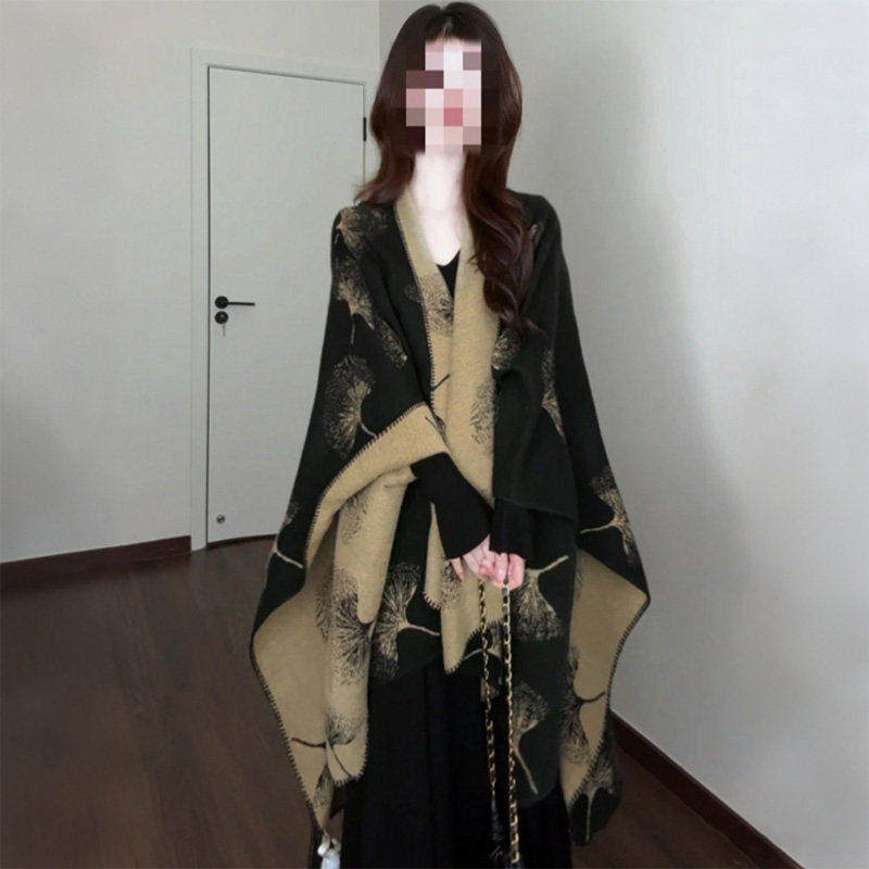 黑金配色真的很显贵!银杏叶斗篷