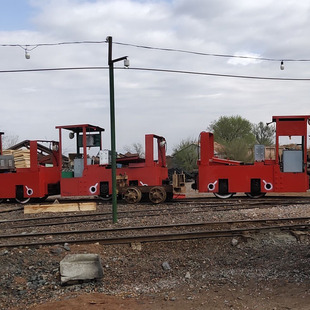 3吨矿用电机车 井下轨道设备生产厂家 电机车电阻器