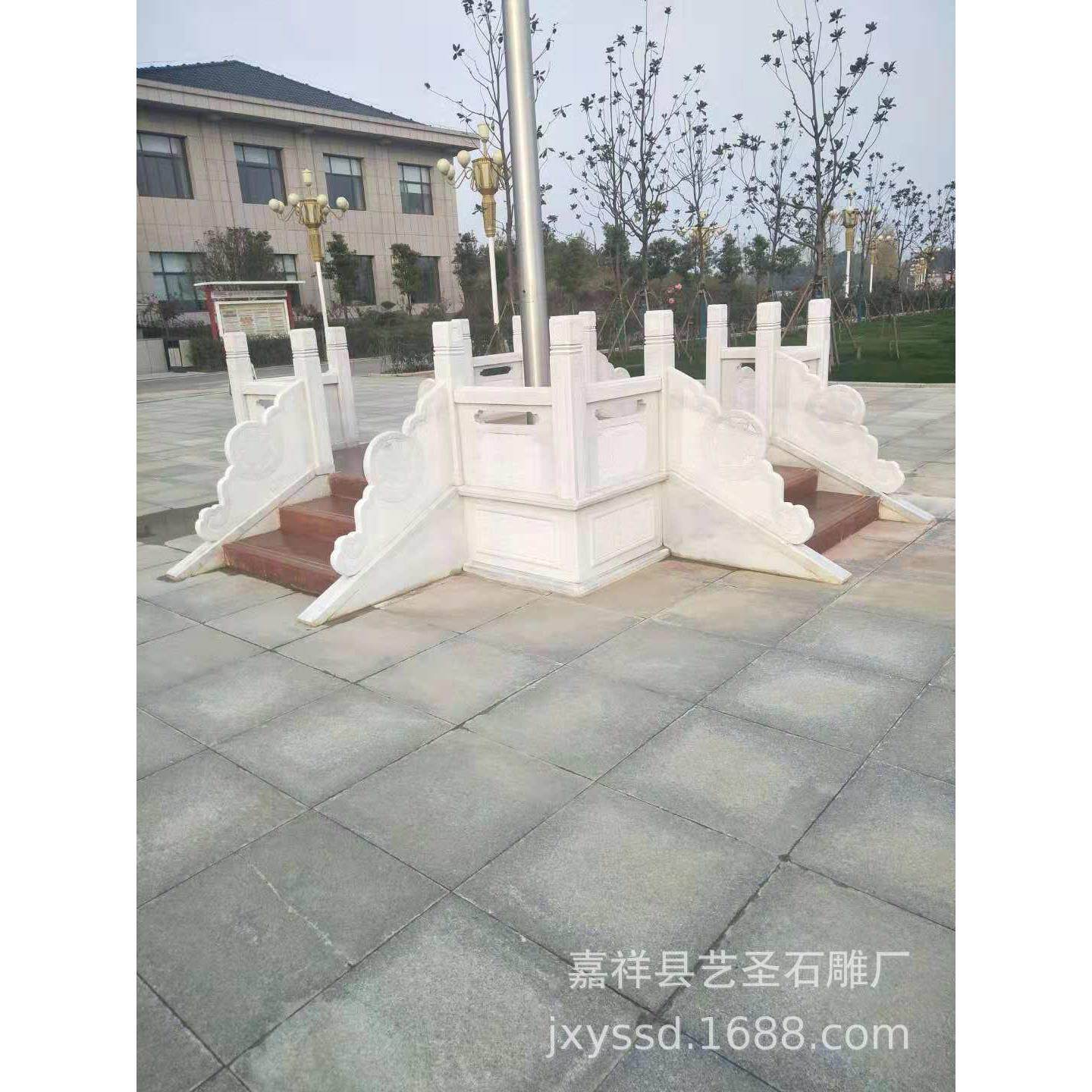 出售汉白玉升旗台石雕栏杆栏板生产厂家 雕花石栏板栏杆价格优惠