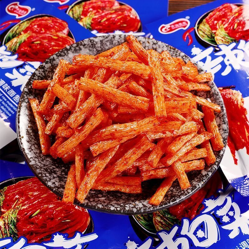 辣白菜味辣条童年怀旧麻辣面筋零食解馋校园休闲小吃一整箱10g包