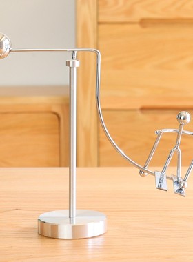 牛顿摆办公室桌创意减压不倒翁铁人平衡反重力物理小摆件混沌旋转